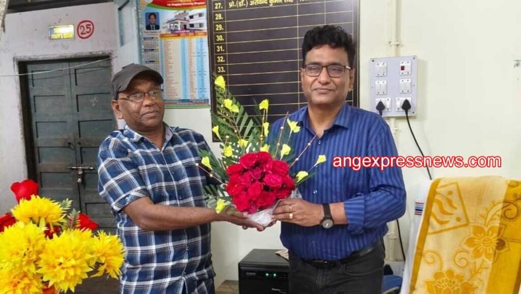 पी.बी.एस. कॉलेज बांका में प्राचार्य पद का कार्यभार परिवर्तन, डॉ. सुदेश कुमार जायसवाल ने संभाला दायित्व.