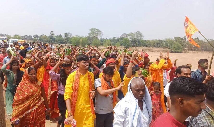पंजवारा के गोविंदपुर में हनुमान जी मूर्ति की प्राण प्रतिष्ठा को लेकर निकाली भव्य कलश शोभायात्रा