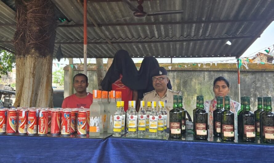 बांका के बाराहाट में ऑटो  से 53 लीटर विदेशी शराब बरामद, चालक और उपचालक गिरफ्तार
