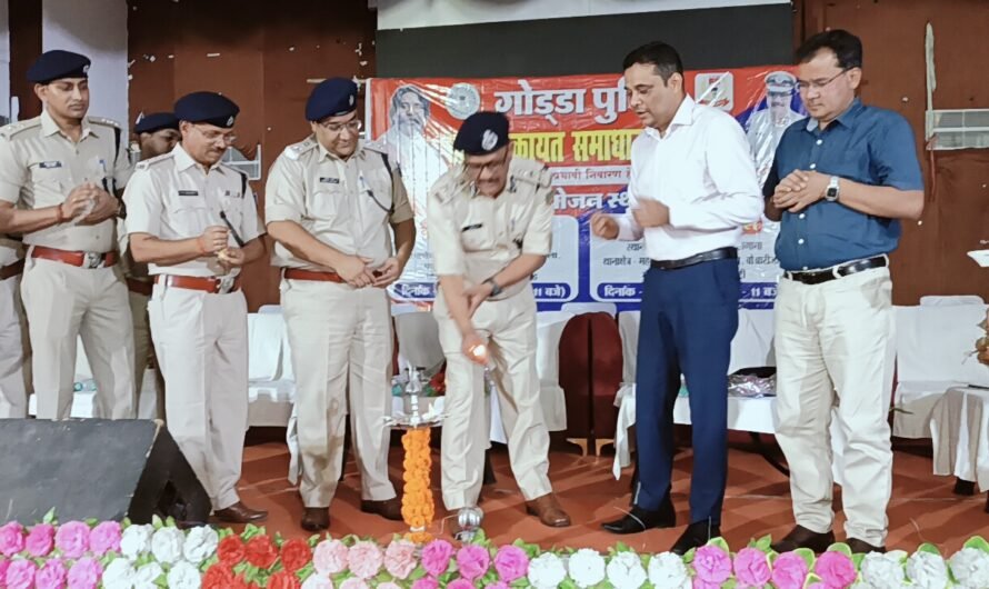 जन समस्याओं के निदान को लेकर नगर भवन में समाधान शिविर, डीआईजी समेत कई वरीय अधिकारी रहे मौजूद।