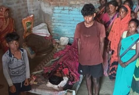 तेलियाखार में पेड़ की निराई करने जा रहे मजदूरों से भरा ट्रैक्टर पलटा, एक महिला की मौत, दो दर्जन से अधिक घायल