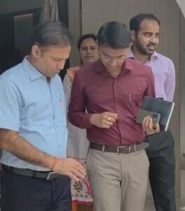 भागलपुर में चुनावी तैयारियों का जायजा, आयुक्त और डीएम ने किया मतदान केंद्रों का निरीक्षण