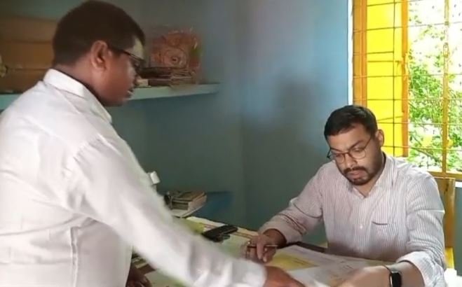 शंभूगंज में दर्जनों स्कूलों का औचक निरीक्षण, गंदगी पर भड़के प्रभारी शिक्षा पदाधिकारी