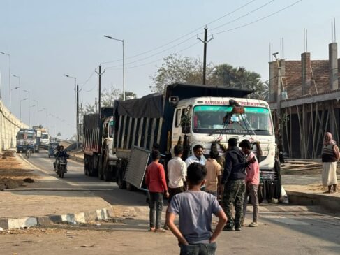 हाईवा की चपेट में आने से सदर अस्पताल गोड्डा के पूर्व ड्रेसर की दर्दनाक मौत।