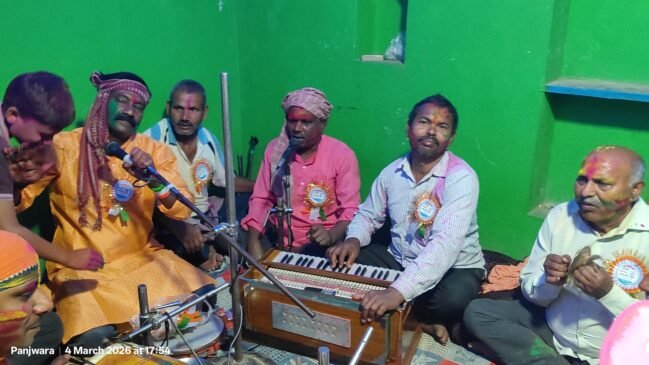 रंग, उमंग और भाईचारे के साथ पंजवारा क्षेत्र में मनाई गई होली, निकली भगवान वेंकटेश्वर की शोभायात्रा