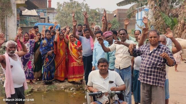 नाला पर अतिक्रमण से जलनिकासी बाधित, डेढ़ सौ घरों में जलजमाव।