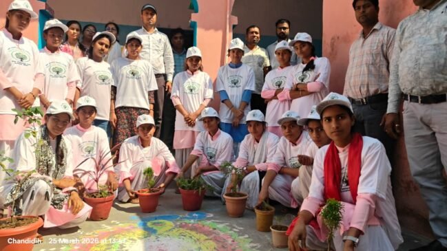 उत्क्रमित उच्च विद्यालय सबलपुर स्कूल में इको क्लब कार्यक्रम: बच्चों ने पेंटिंग के जरिए दिया पर्यावरण बचाने का संदेश।